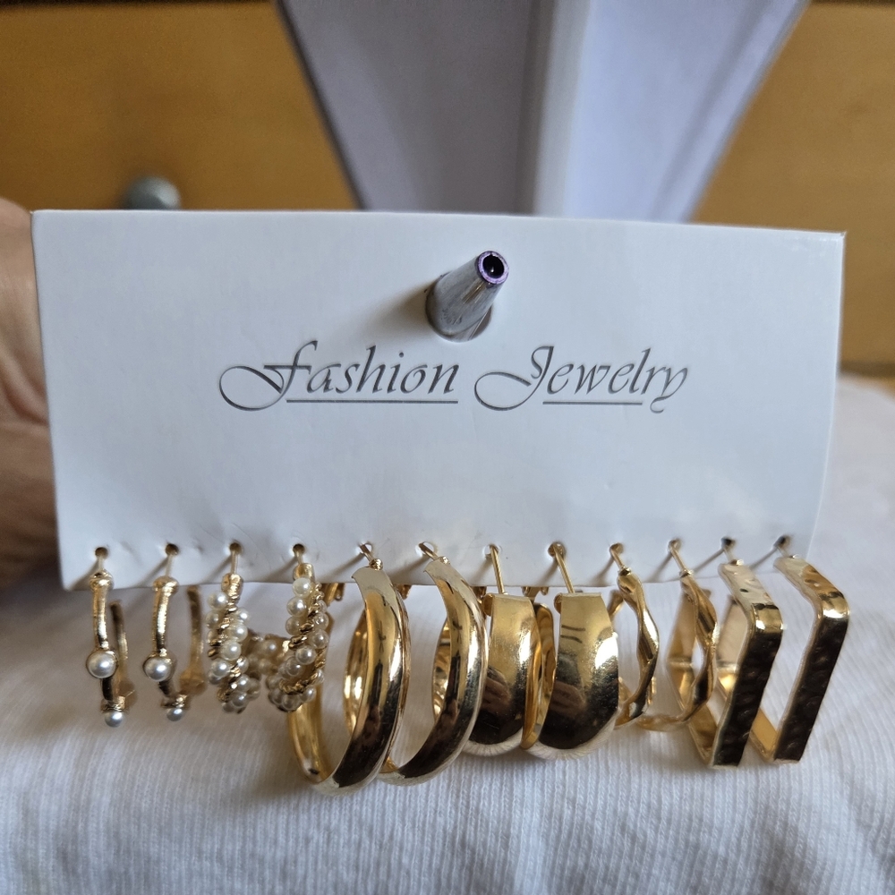 Gold Fashion Earings 6 Pairs - Picture 1 of 2